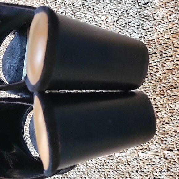 Tommy Hilfiger black suede slingback heels. Size is 6M - Picture 3 of 8